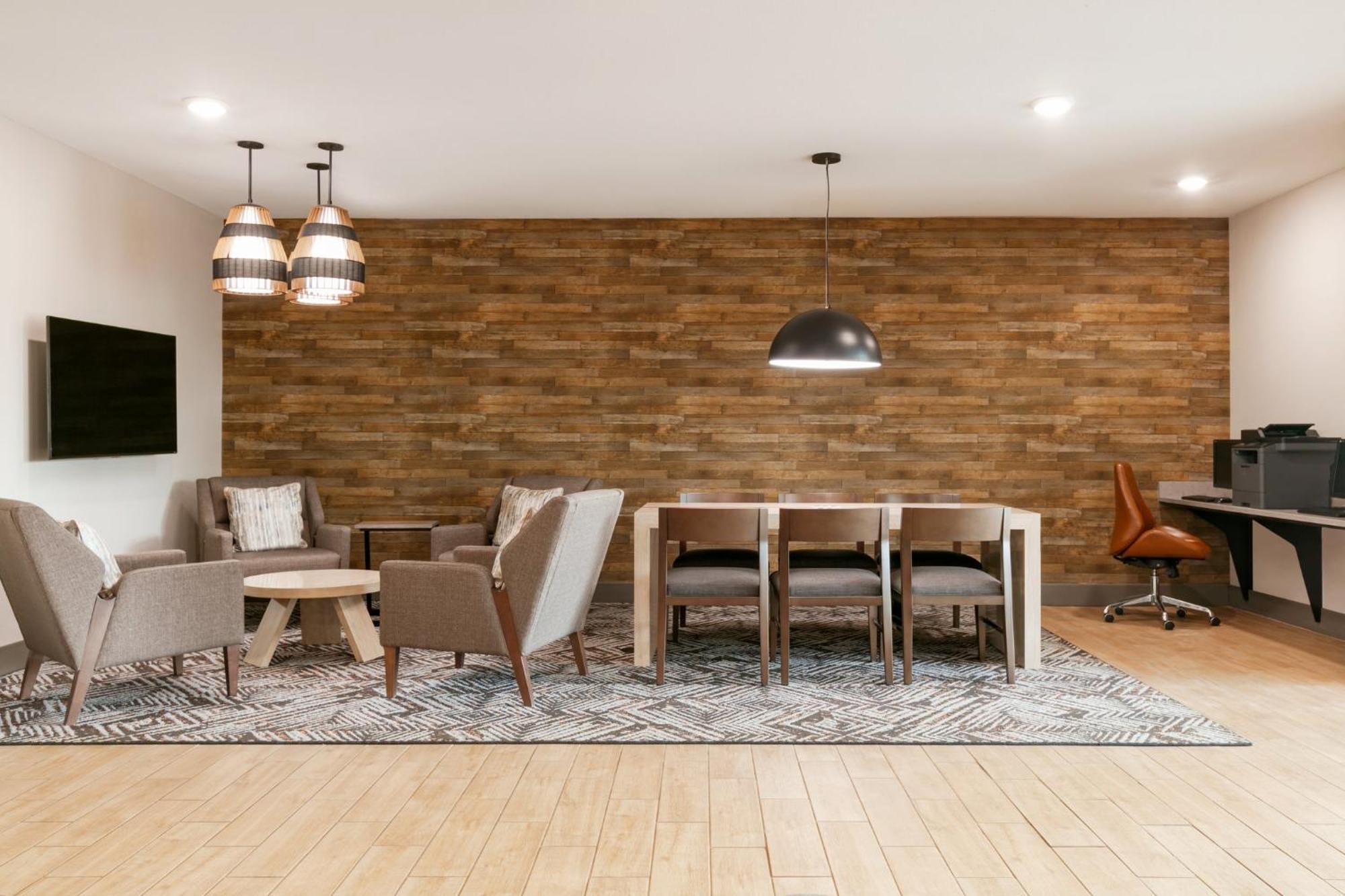 Candlewood Northeast By Ihg Hotel 2*
