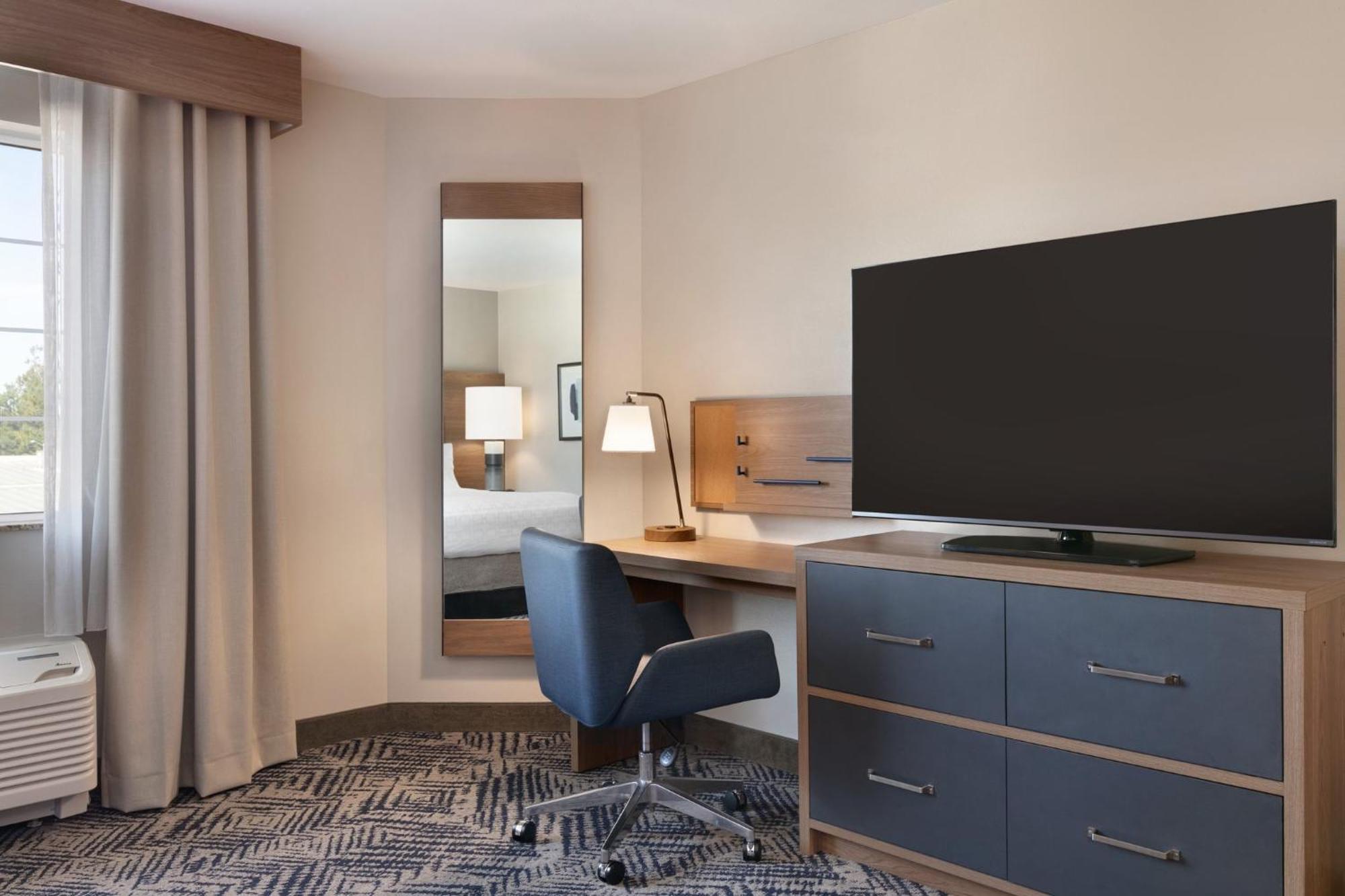 Candlewood Northeast By Ihg Hotel